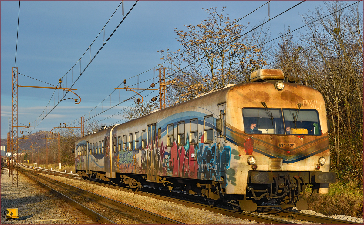 Multiple units 814-130 run through Maribor-Tabor on the way to Poljčane. /20.12.2014