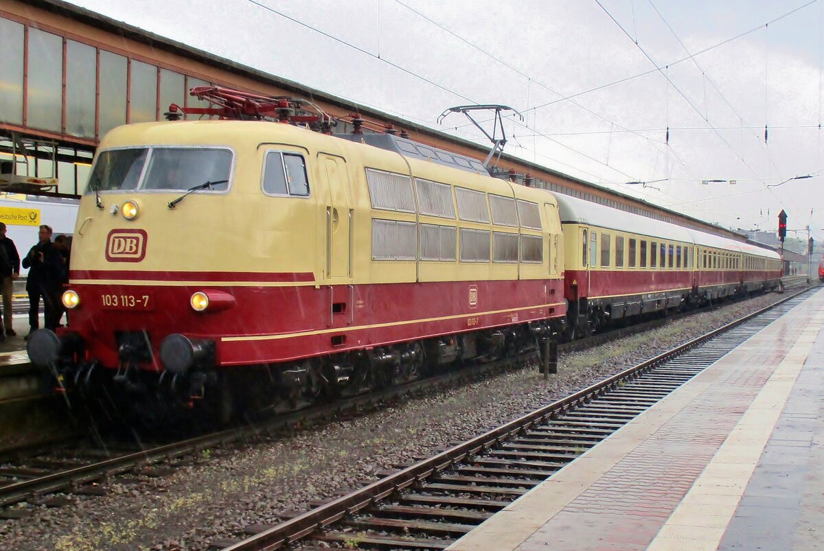 Museum TEE train with 103 113 at the helms takes a shower at Trier Hbf on 29 April 2018.