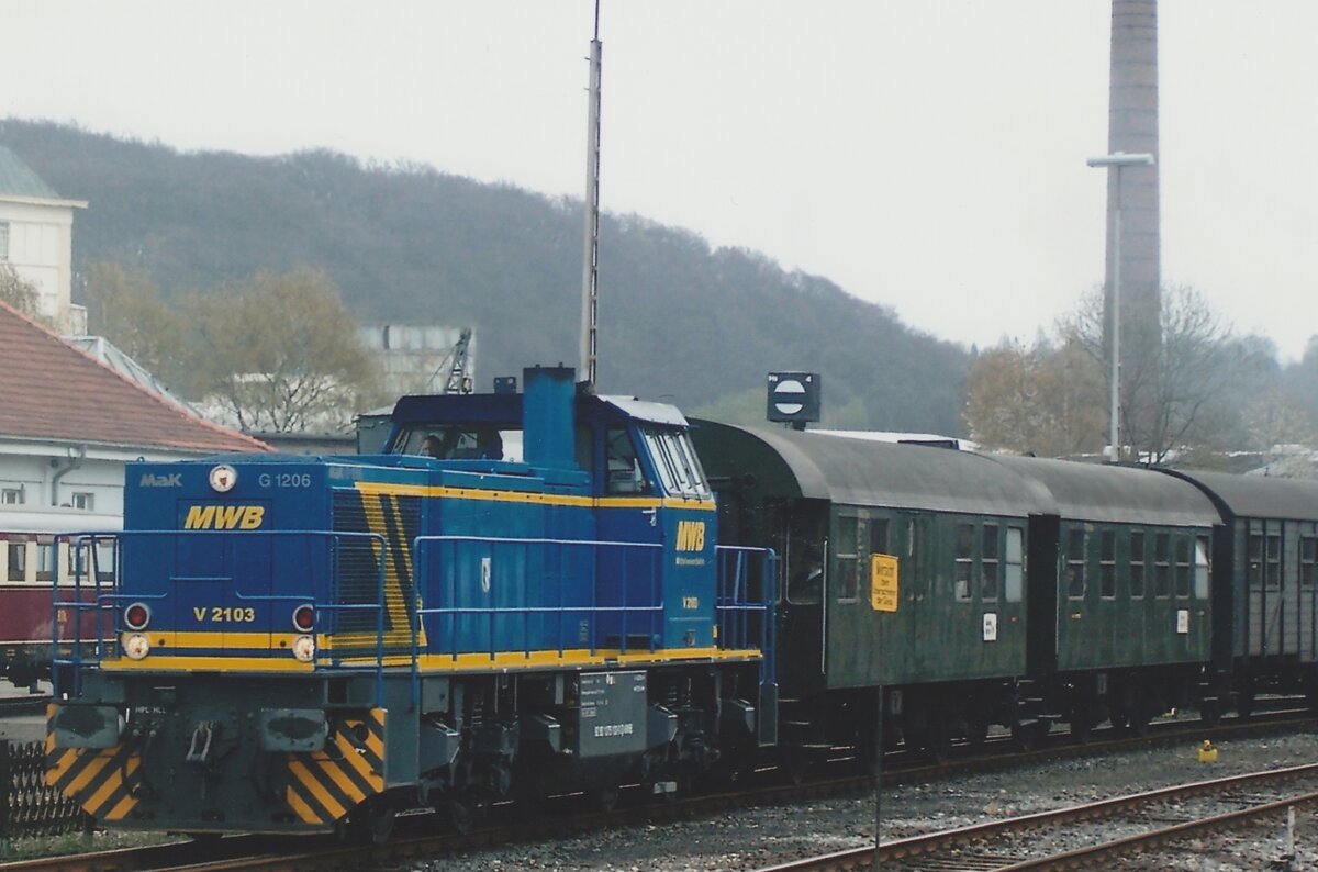MWB V 2103 hauls a special train into the DGEG Museum of Bochum-Dahlhausen on 17 April 2009.