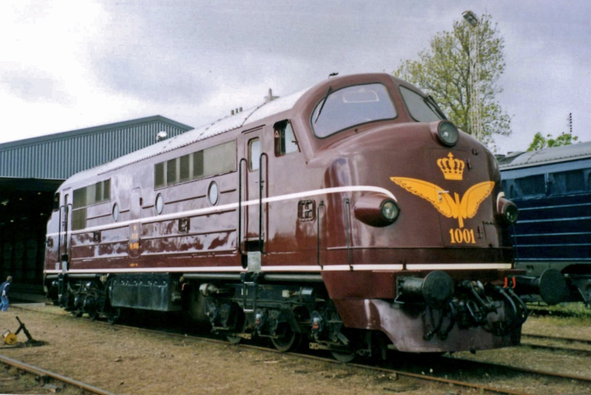 MX 1001 stands in Randers during a festive weekend on 23 May 2004. Class MX was a lighter and somewhat shorter version of the standard Nohab design.