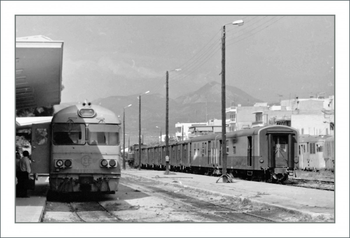 Narrow Gauge trains in Korintos.
Springtime 1996