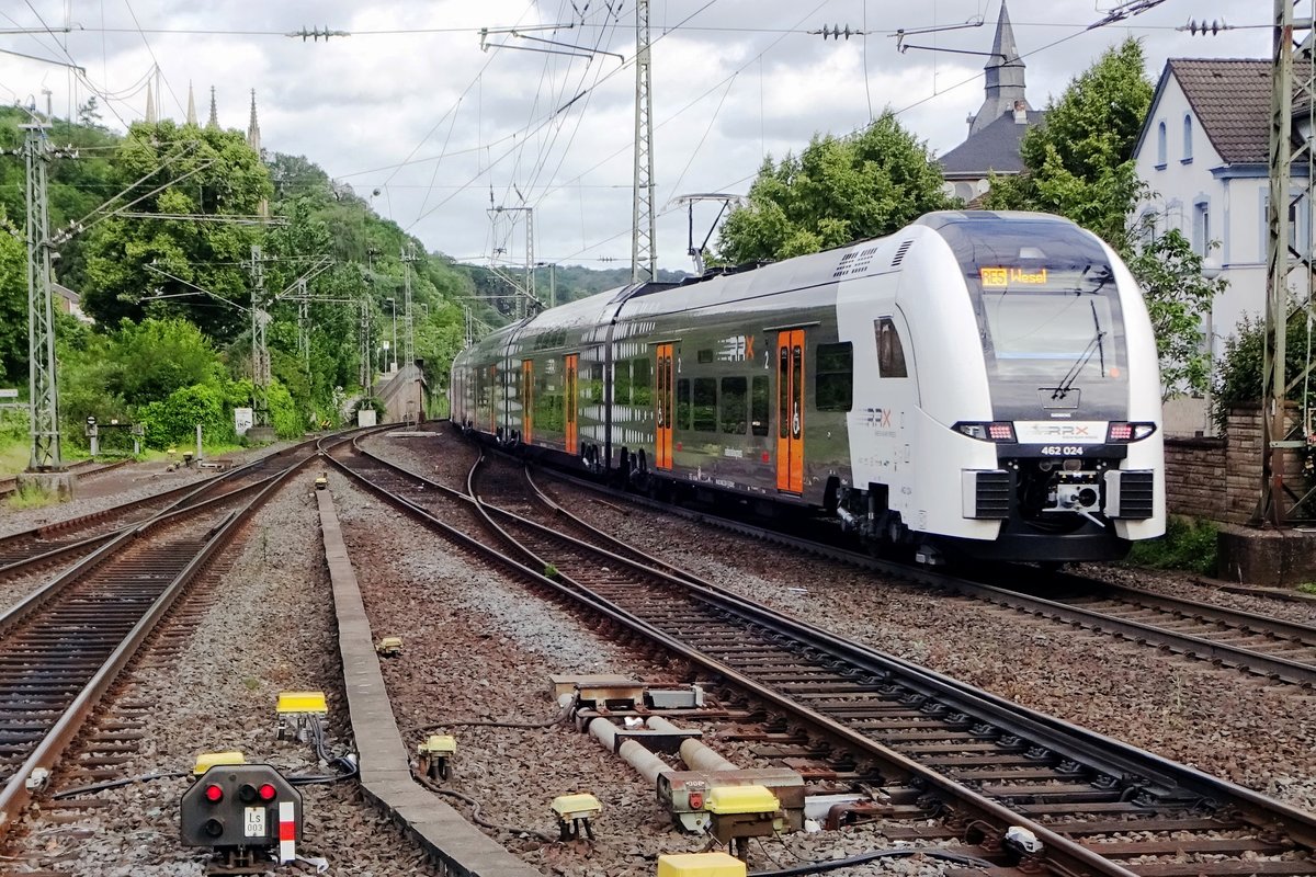 National Express 462 024 quits Remagen on 8 June 2019.