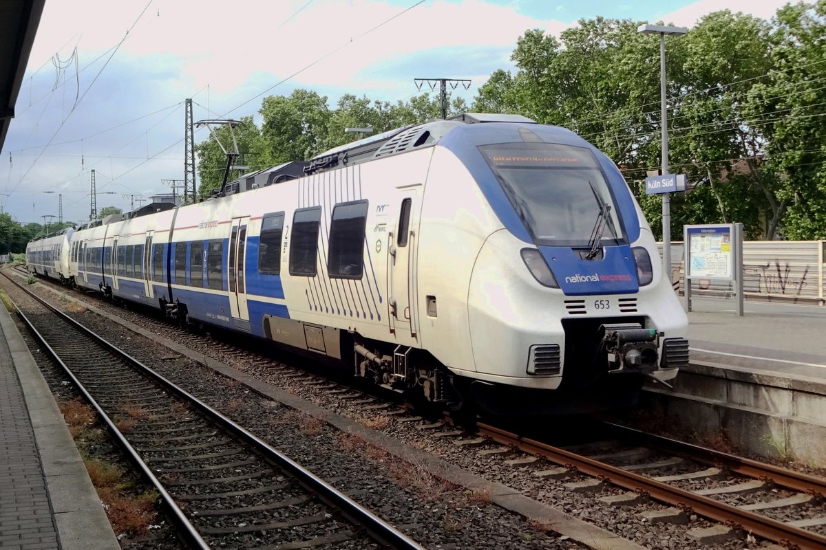National Express 653 calls at Köln Süd on 9 June 2017.