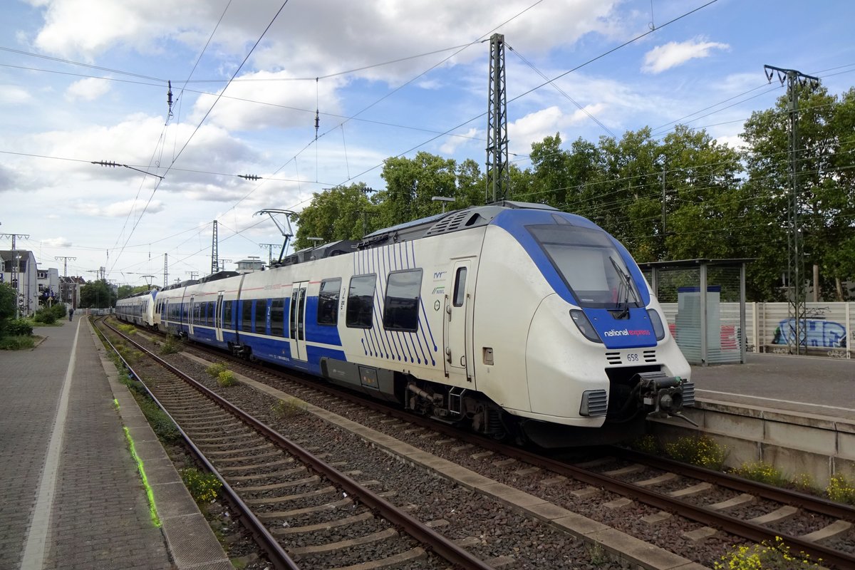 National Express 658 stands in Köln Süd on 24 September 2020.