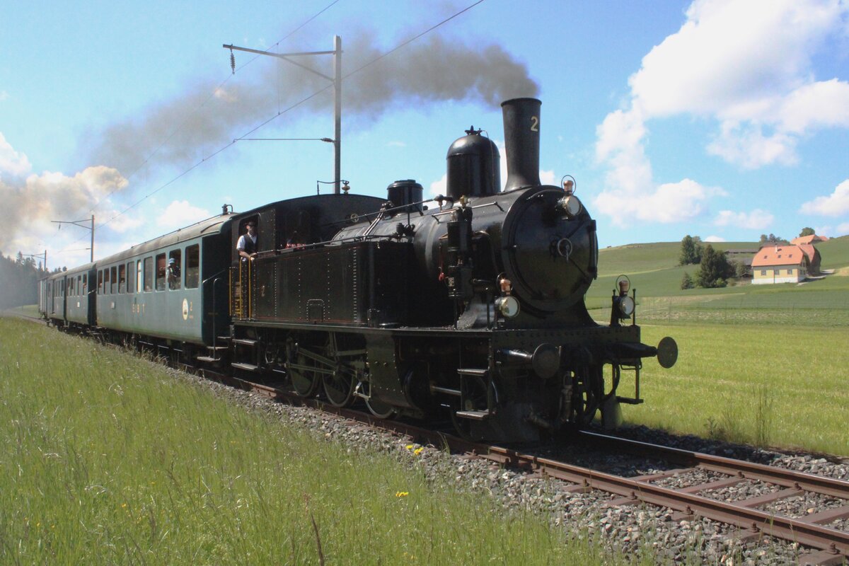 Near Grieswald EBT-2 hauls a steam train on 18 May 2025 during the festivities of 150 Years of the Emmentalbahn.