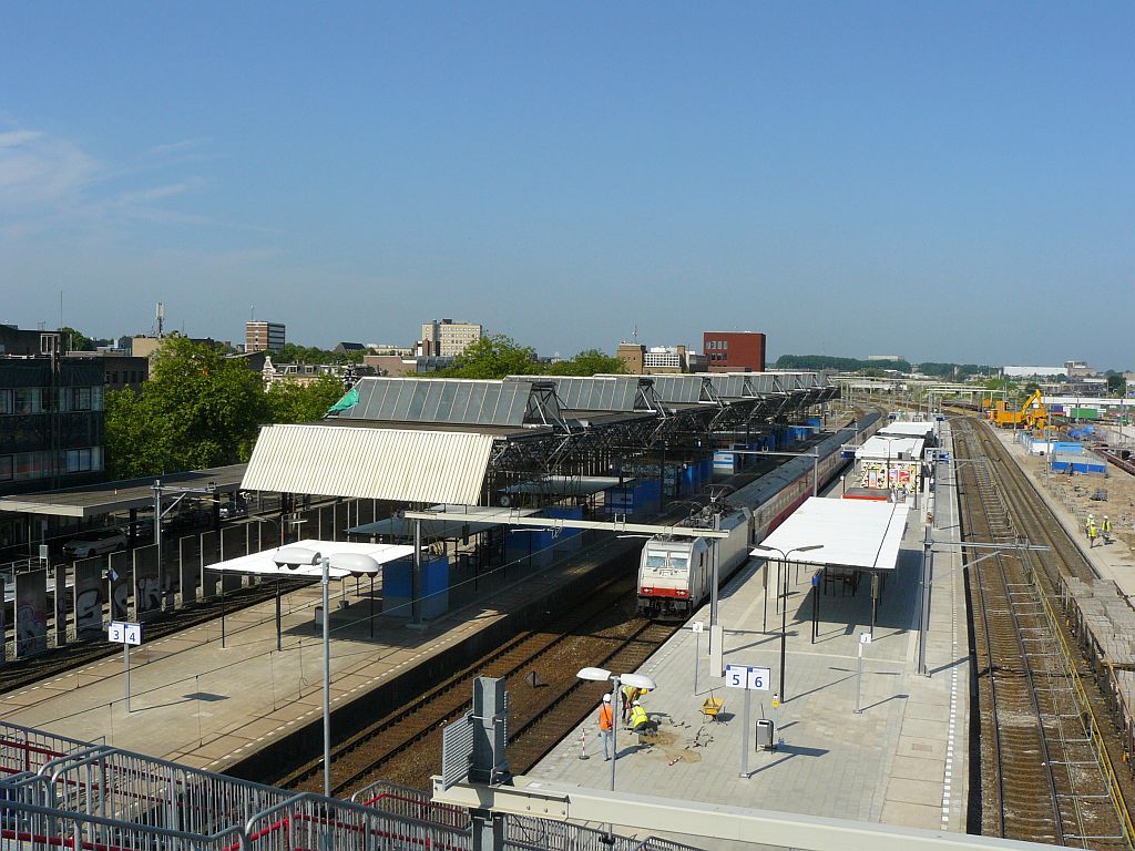 New platform with Fyra train just arrived from Amsterdam and on the left the old platforms. Breda 18-07-2013.