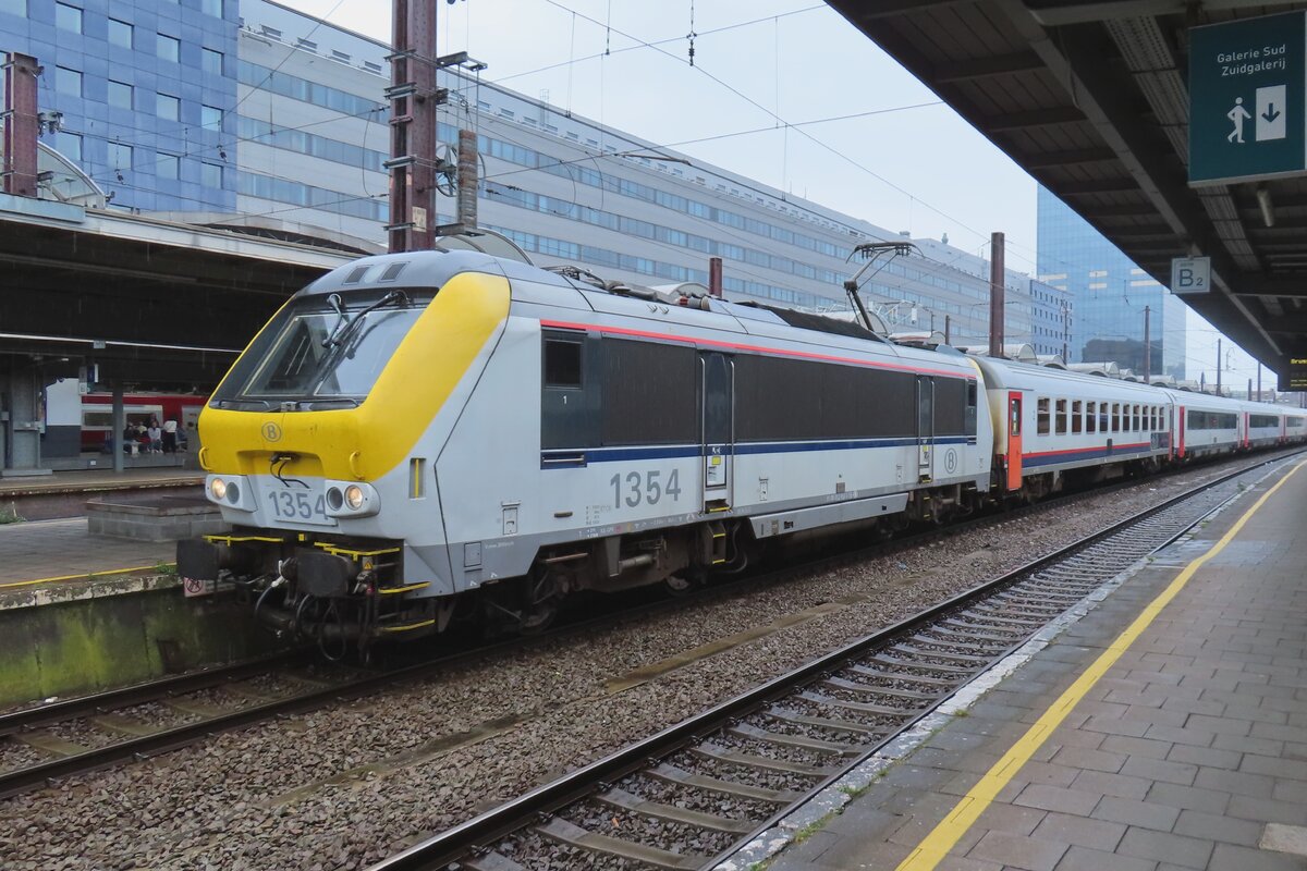 NMBS 1354 enters Bruxelles-Midi on a damp afternoon of 21 September 2023.