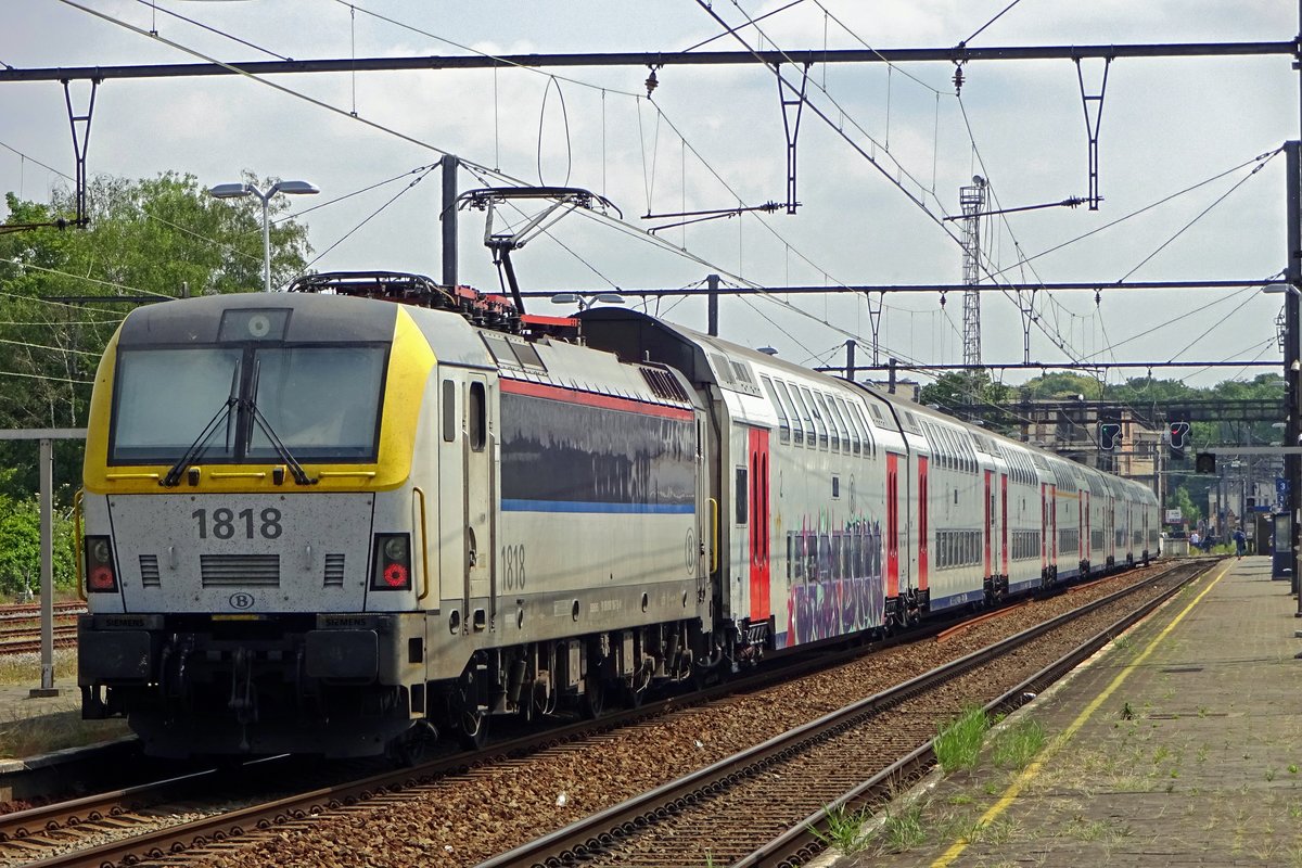 NMBS 1818 leaves Aarschot on 22 May 2019.