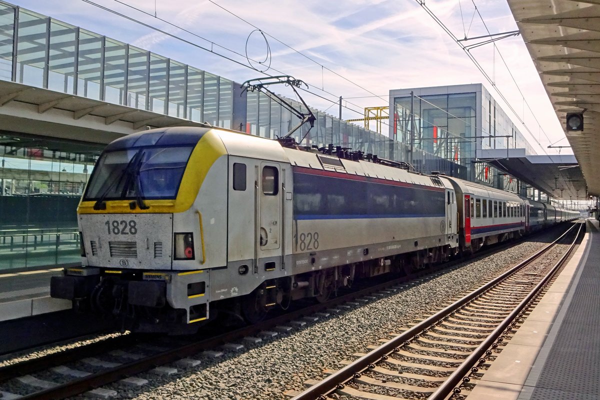 NMBS 1828 calls at Gent Sint-Pieters on 23 May 2019 with an IC to Oostende.