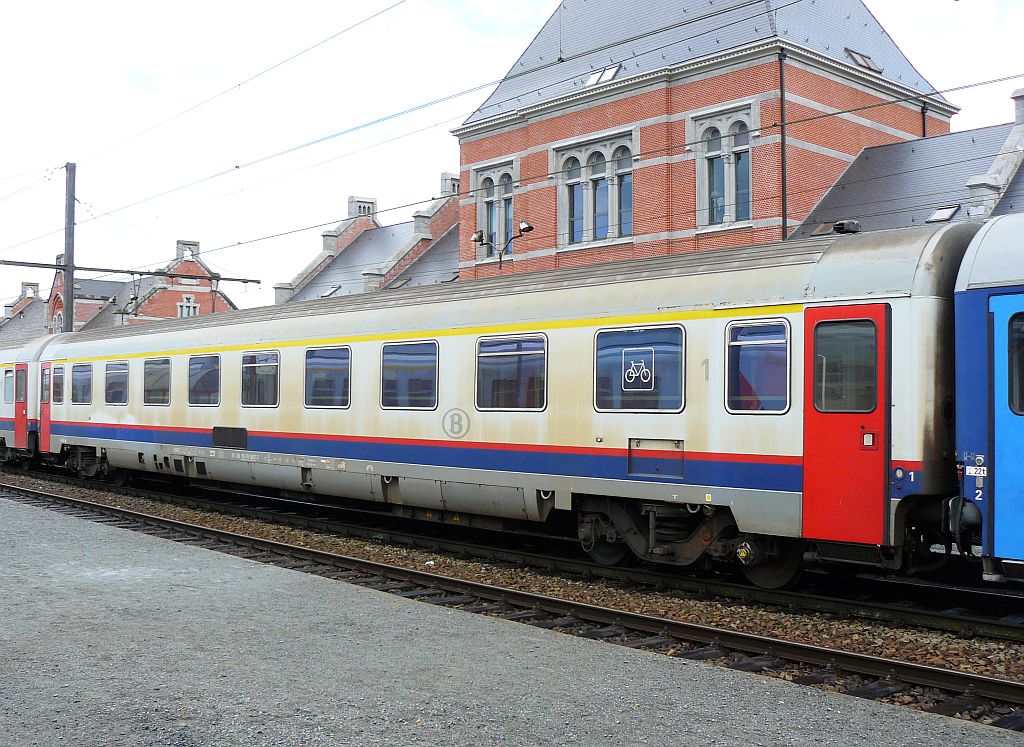 NMBS 1st class coach I10 with number 61 88 19-70 607-7. Ath, Belgium 11-05-2013.