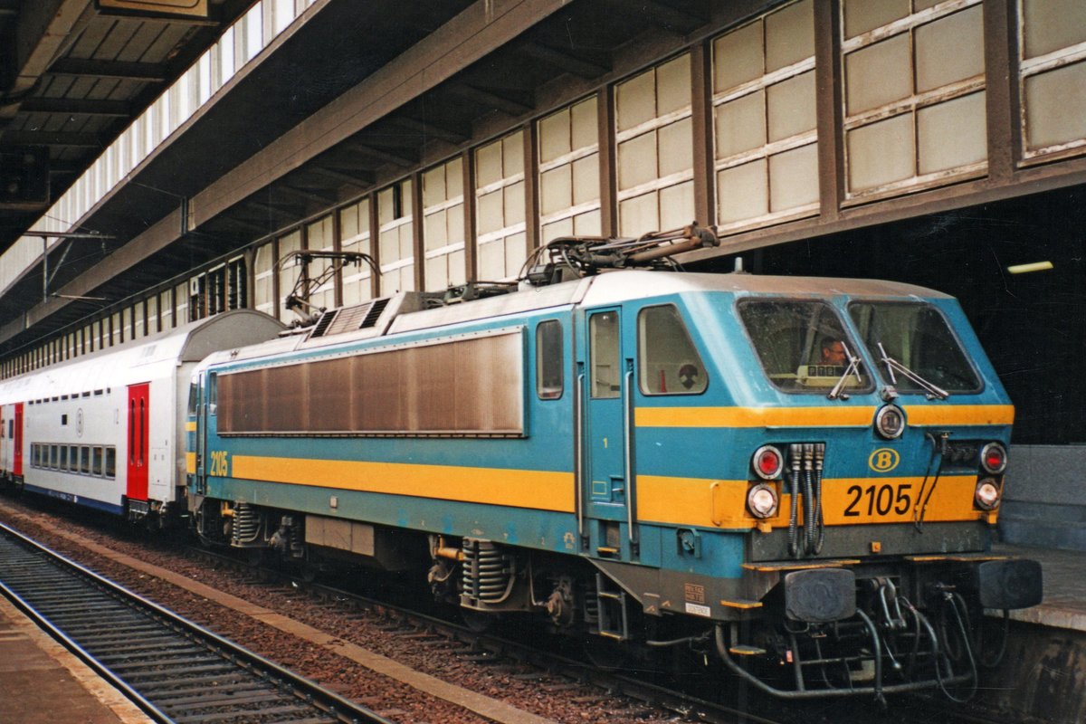 NMBS 2105 stands at Bruxelles-Midi with an IC-service to Charleroi Sud on 19 September 2004.