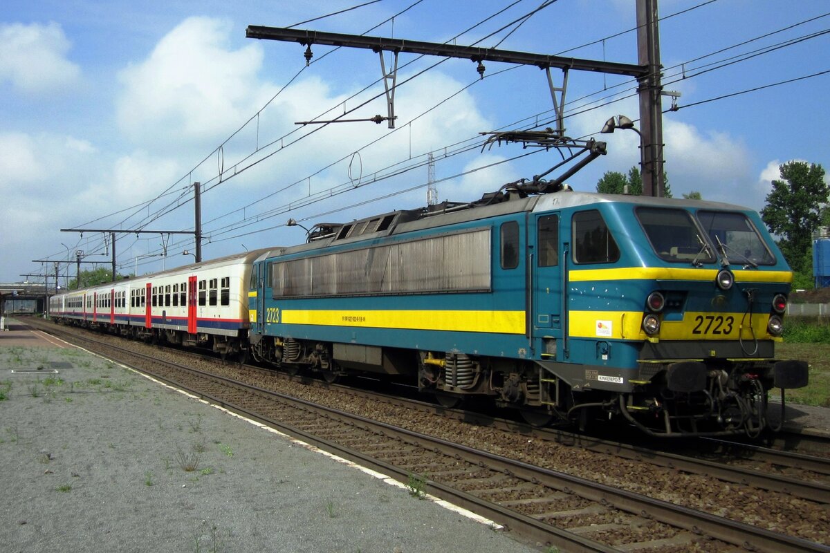 NMBS 2713 stands at Antwerpen-Noorderdokken on 30 May 2013 with a fast train to Essen.