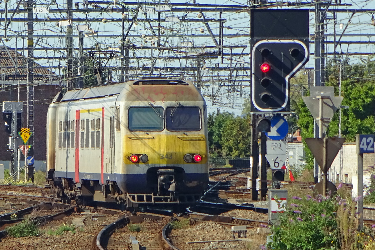 NMBS 343 quits Kortrijk on 19 May 2019.