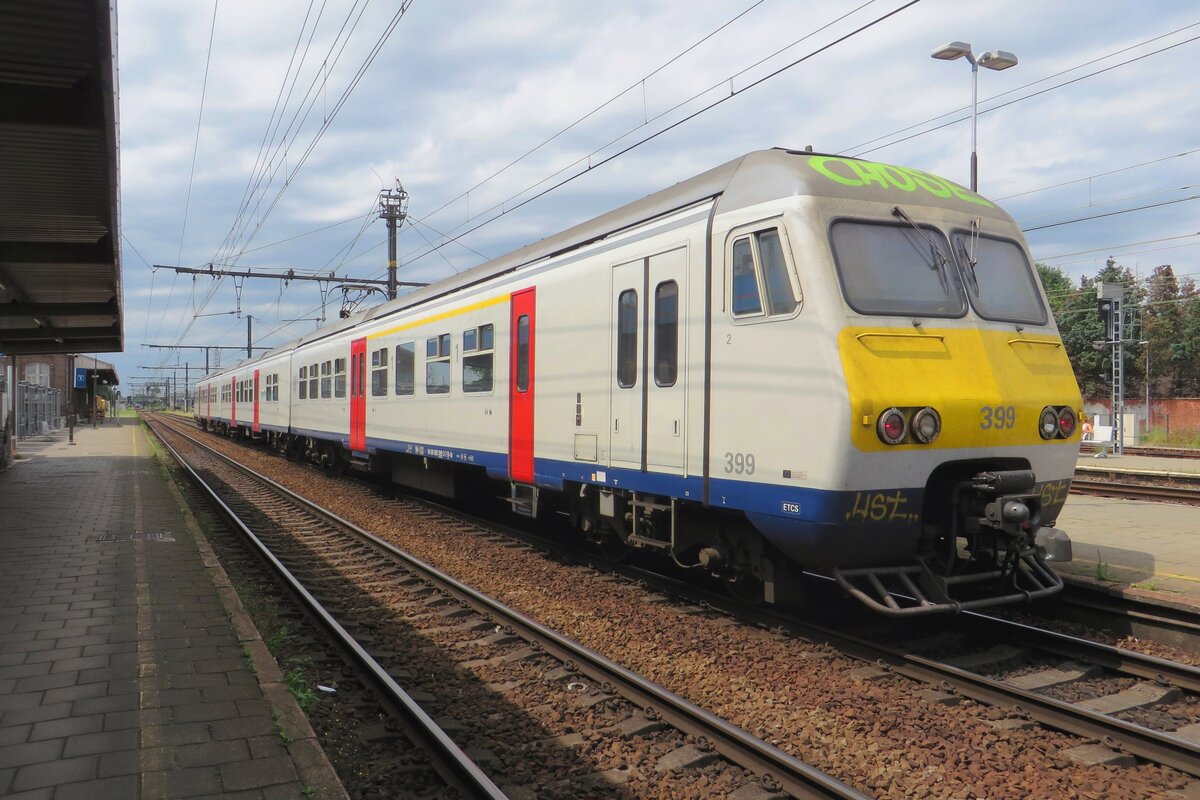 NMBS 399 calls at Lier on 14 July 2022.