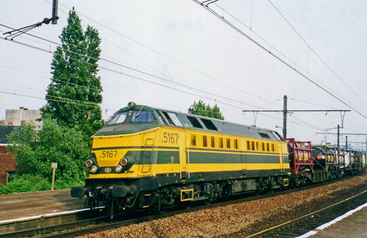 NMBS 5167 hauls an intermodal through Antwerpen-Dam on 15 May 2002. Sadly, this station became defunct in 2014.
