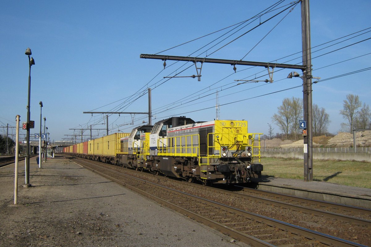 NMBS 7725 hauls a container train through Antwerpen-Noorderdokken on 23 March 2011.