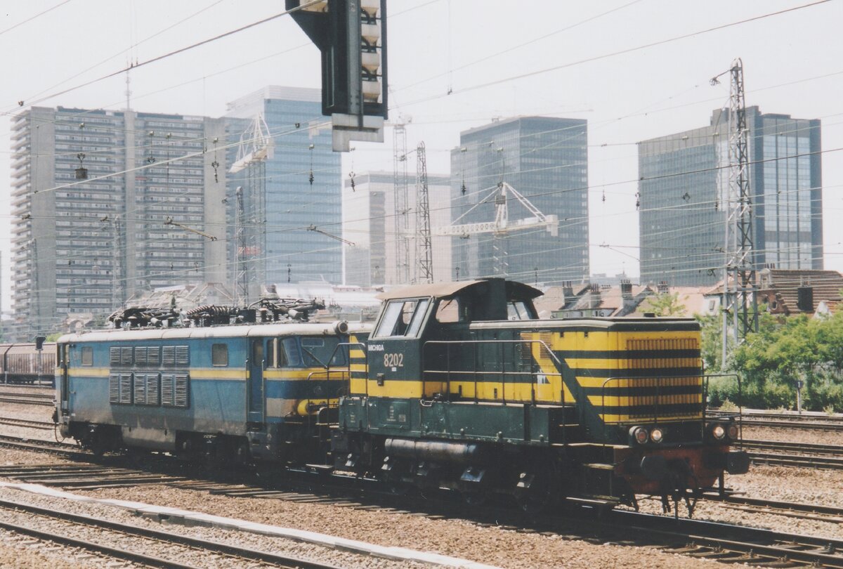 NMBS 8202 shunts at Brussel Noord on 6 August 1997.