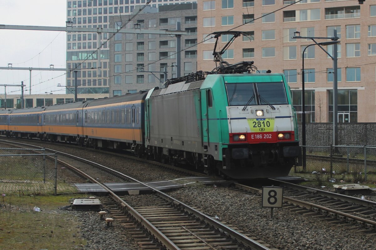 NMBS, ex-Lineas 2810 hauls an IC-Brussel into Breda station on 11 February 2024.