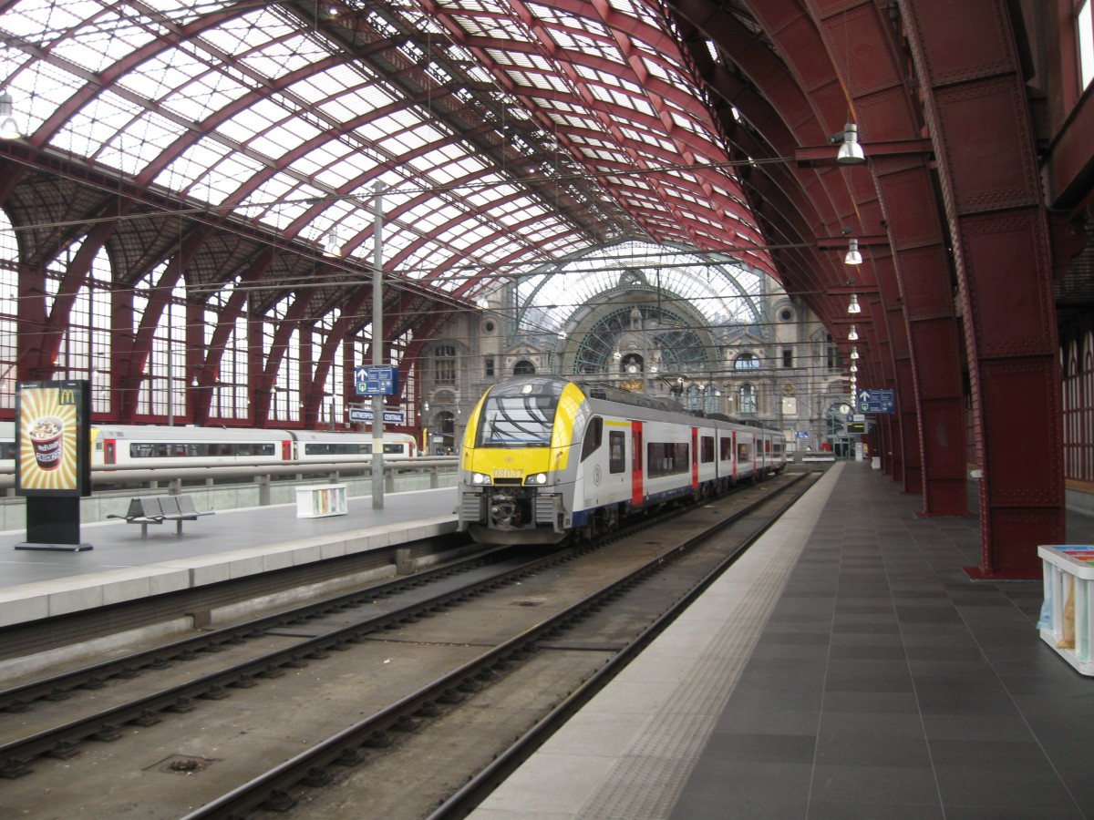 NMBS/SNCB AM 08 037 at Antwerp Central Station, 25/08/2014.
