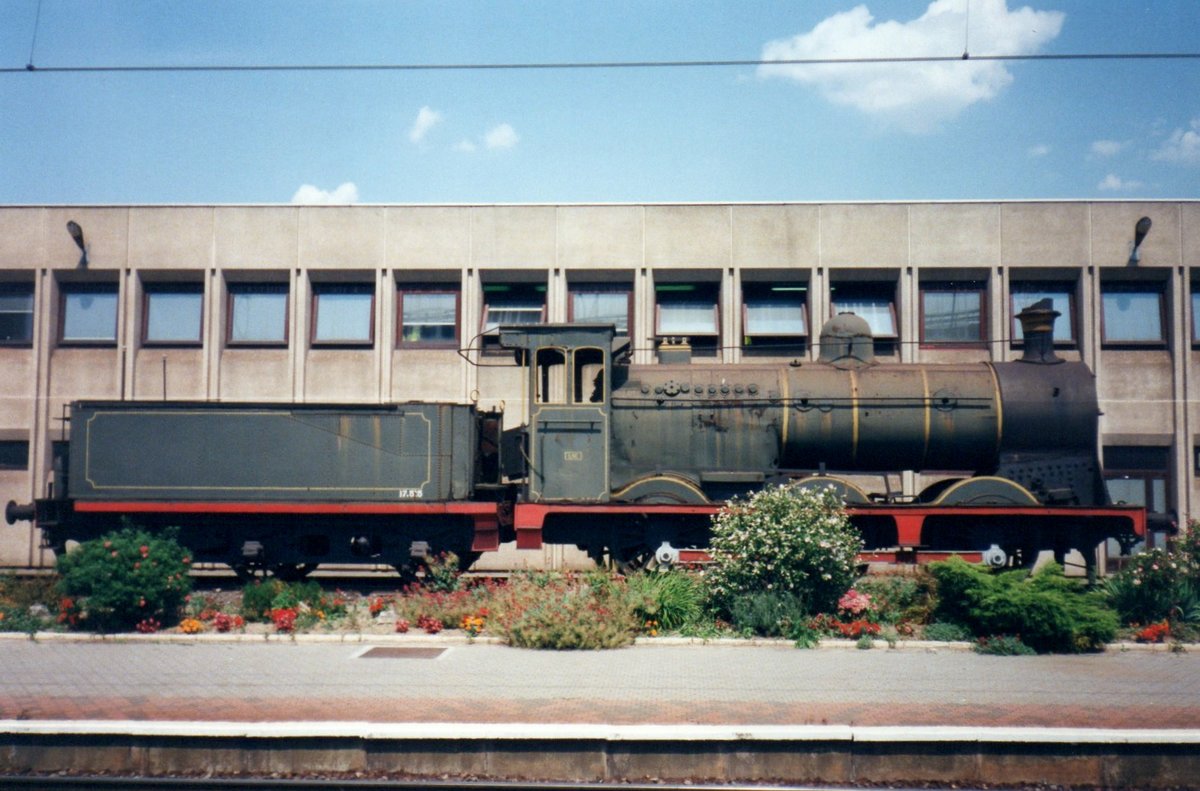 No longer at Charleroi Sud is 41.195, an old steamer that was plinthed at that staion and was seen on 16 July 1997.