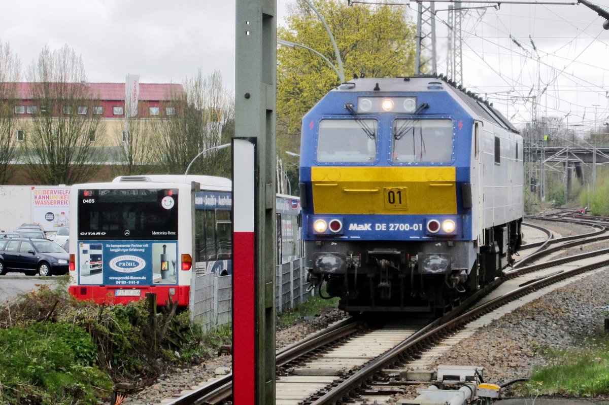 NOB 2700-01 runs light through Elmshorn on 28 April 2016.