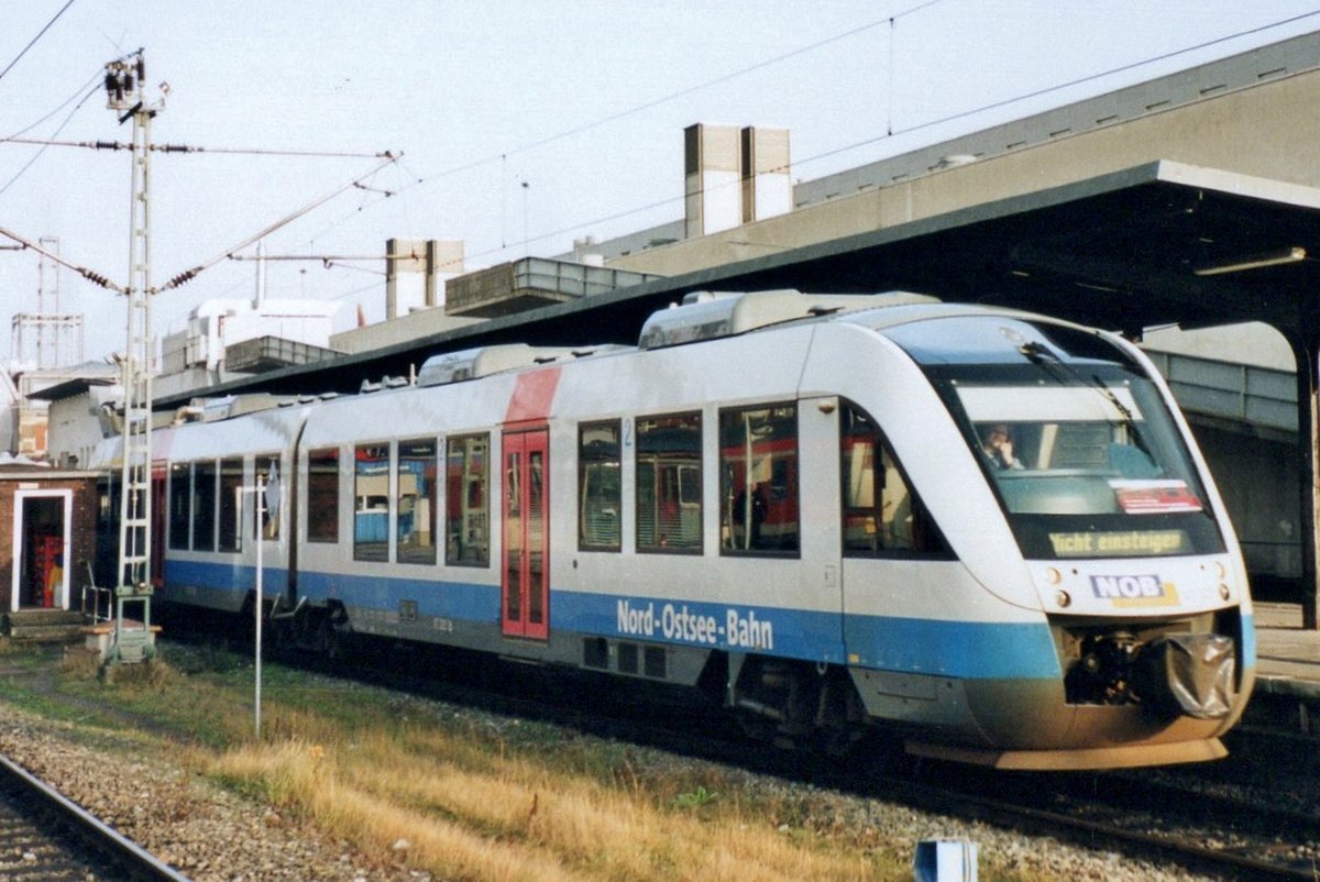 NOB VT 305 stands in Neumünster on 22 May 2004.