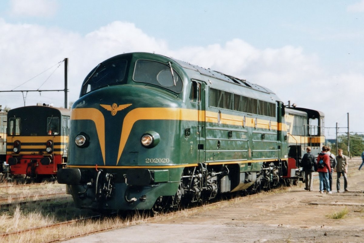 Nohab 202020 stands in Saint-Ghislain with the PFT-TSP on 12 September 2004.