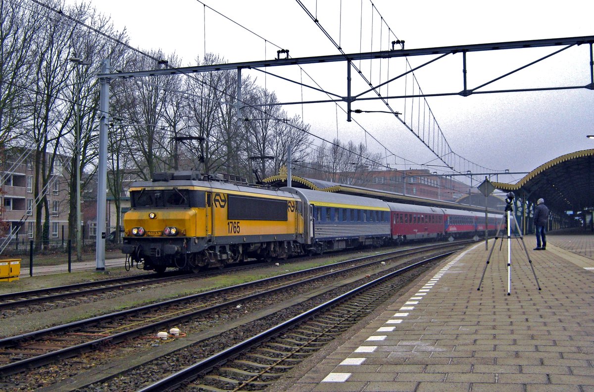 Not alone! Your photographer wasn't the only one to take interest at 's-Hertogenbosch on 4 March 2012 in NS 1765 hauling the third of five overnight trains from Tyrol.