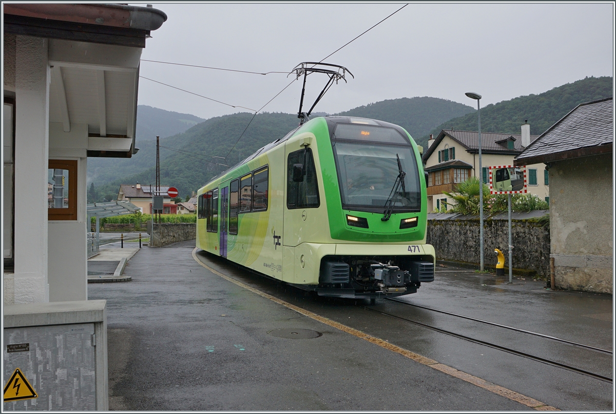 Now the TPC ASD ABe 4/4 471 are in scheduled use at the ASD: in the streets of Aigle, the ASD ABe 4/8 471 as R71 431 coming from Les Diablerets reaches the Aigle Place du Marché stop. July 21, 2024