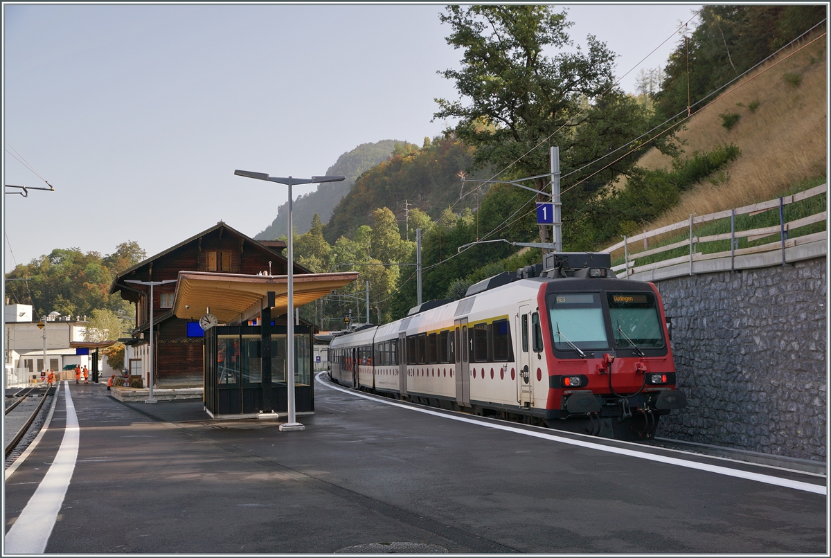 Now trains are running again! A TPF Domino in Broc Fabrique on the opening day of the converted section from Broc-Village to Broc Fabrique. The train is waiting to depart for Düdingen.
Aug 24, 2023