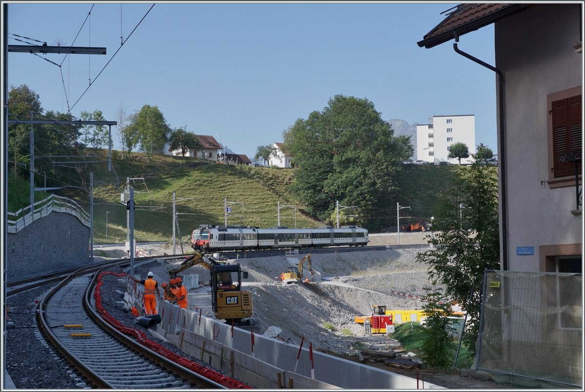 Now trains are running again! The line was converted from meter gauge to standard gauge and on this day the last section from Broc Village to Broc Fabrique goes into operation. In the picture a TPF Domino from Broc Fabrique arrives.
Aug 24, 2023