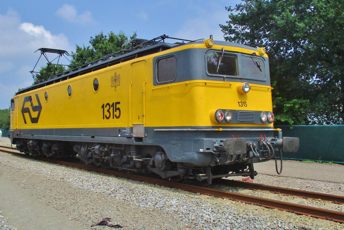 NS 1315 stands in Blerick on 10 June 2017 during an exhibition of buses and trains.