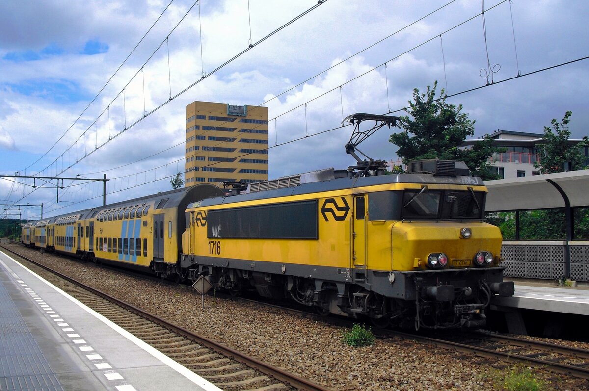 NS 1716 stands at Nijmegen-Dukenburg on 19 July 2012.