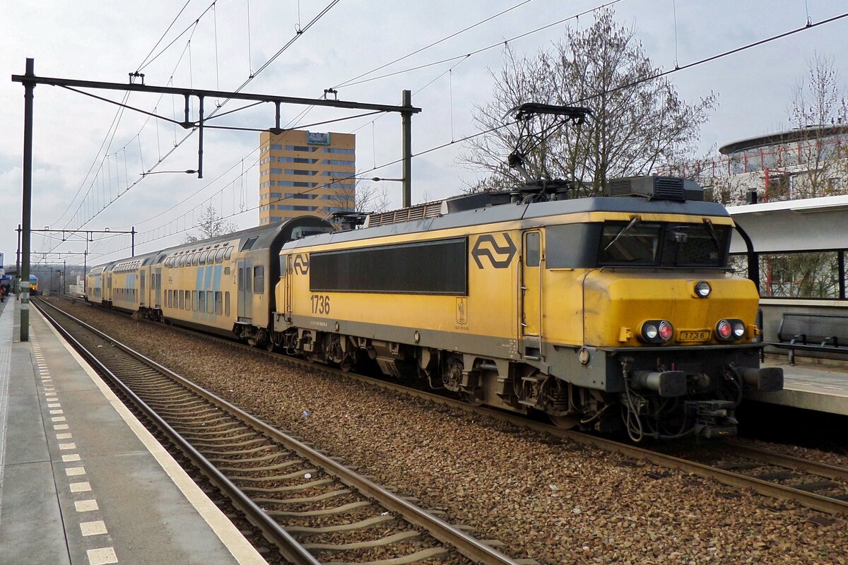 NS 1736 quits Nijmegen-Dukenburg with a train to Deurne on 26 February 2016.