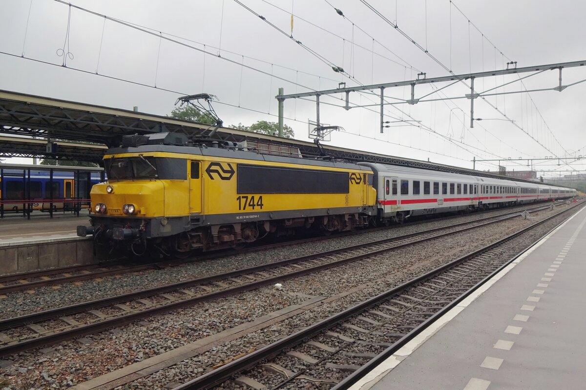NS 1744 stands at Deventer with an IC-Berlin to Amsterdam on 29 August 2021.
