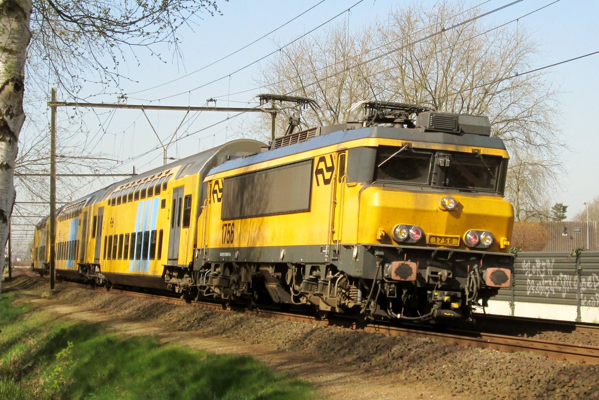NS 1756 is about to call at Wijchen on 15 April 2015.