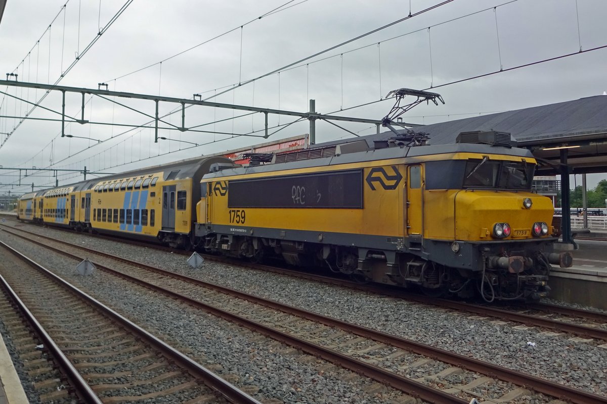 NS 1759 stands with a DDAR in Apeldoorn on 5 August 2019.