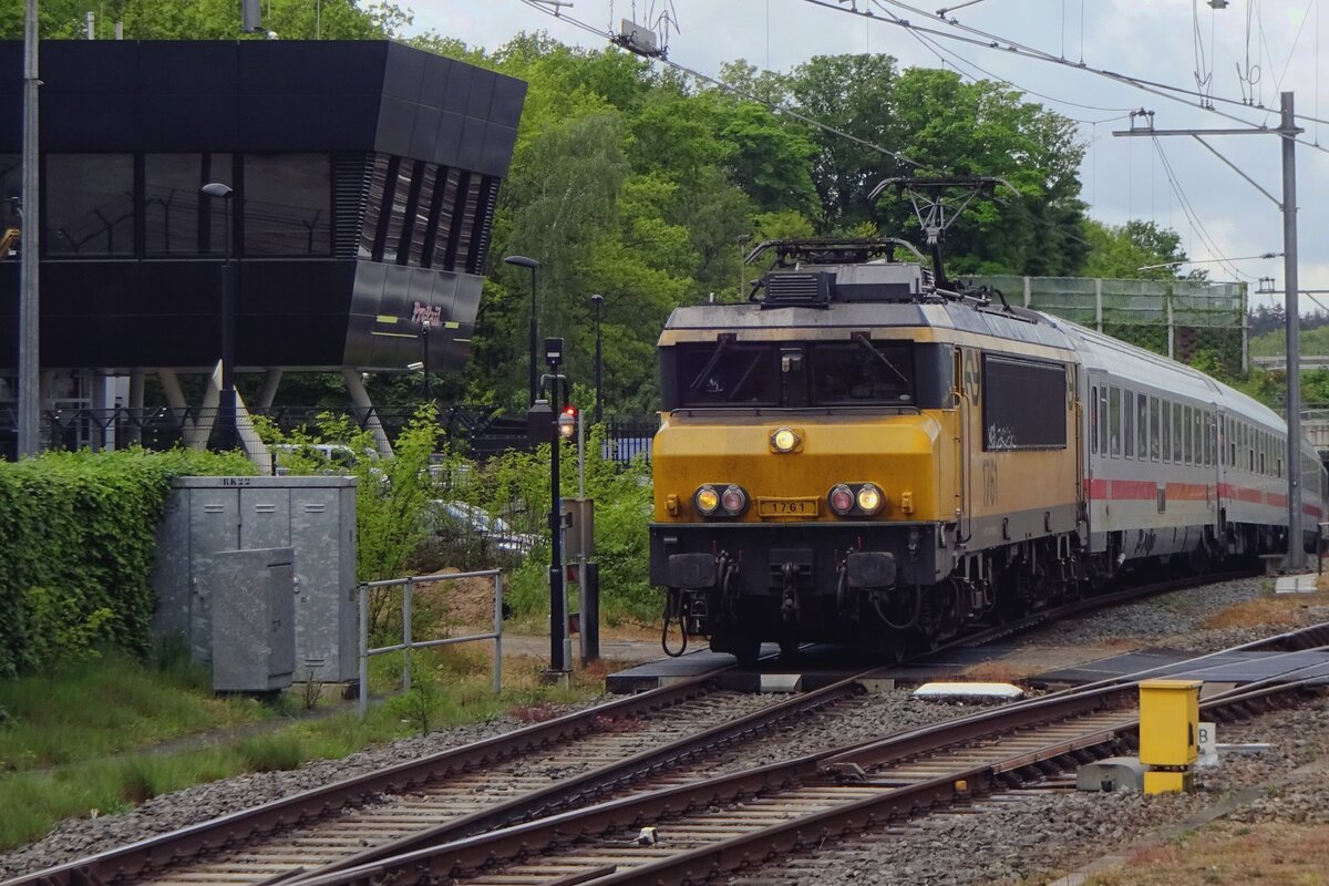 NS 1761 enters Amersfoort on 25 May 2021.