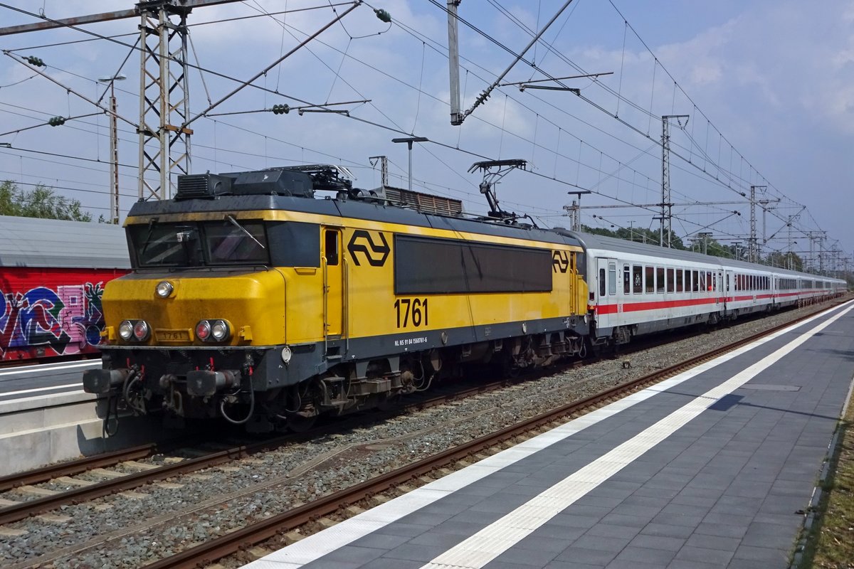 NS 1761 is about to depart from Bad bentjheim with an IC-Berlijn on 5 August 2019.