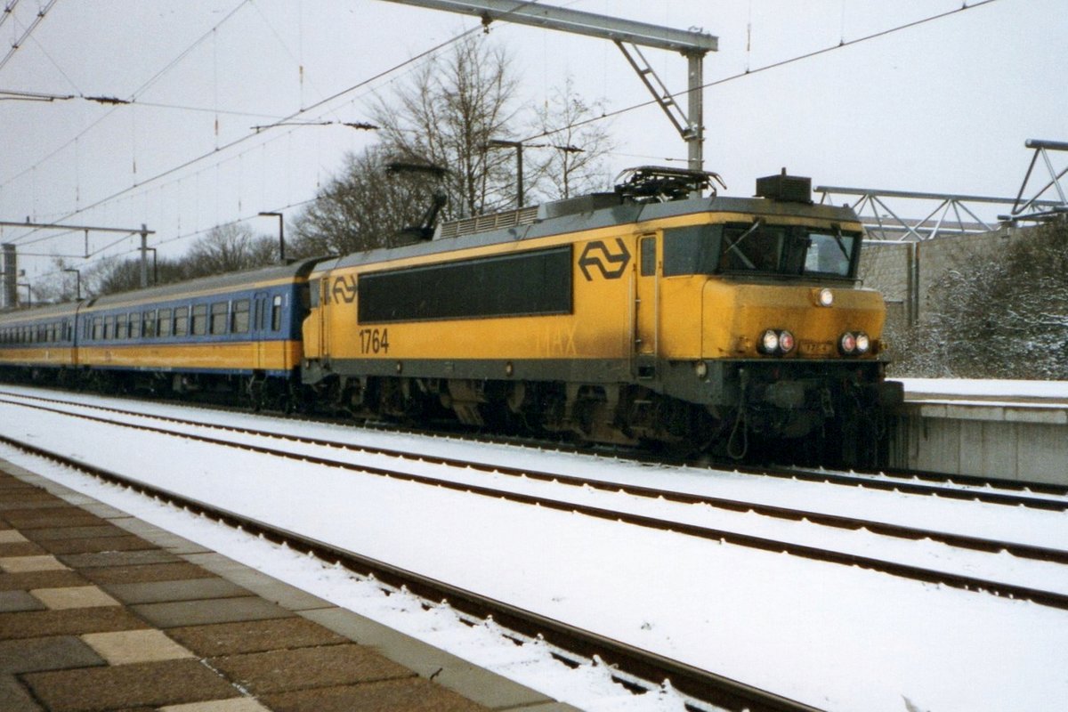 NS 1764 calls at Venlo on 31 December 1998.