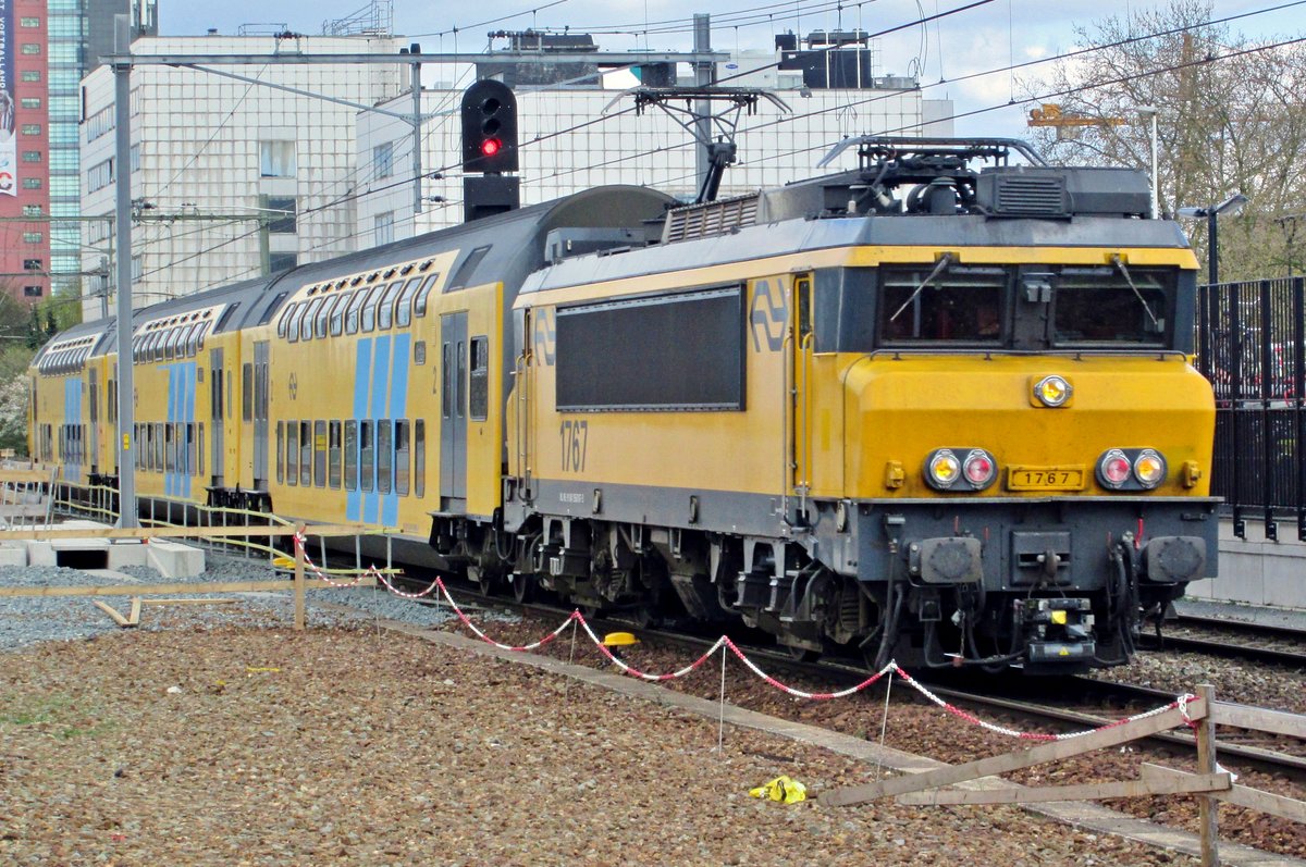 NS 1767 hauls a DDAR into Tilburg on 14 February 2014.