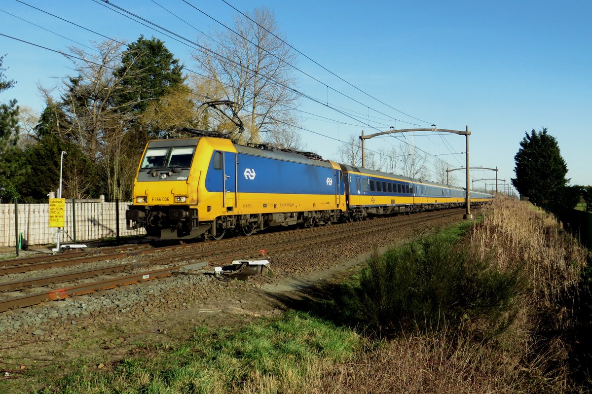 NS 186 036 hauls an IC service through Hulten on 21 February 2021.