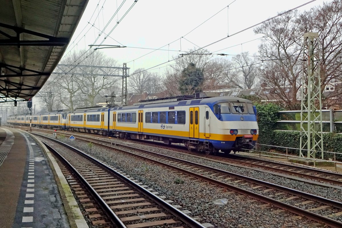 NS 2119 quits Haarlem on 5 December 2019.
