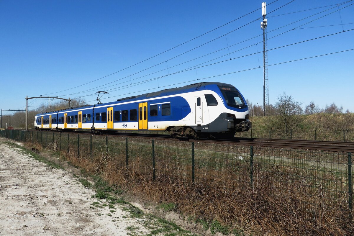 NS 2201 passes Tilburg-Reeshof on 10 March 2022.