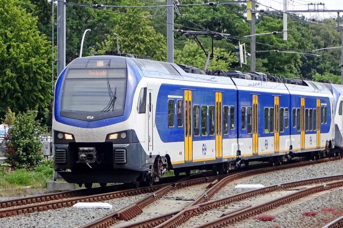 NS 2212 enters Wijchen on 5 July 2019.