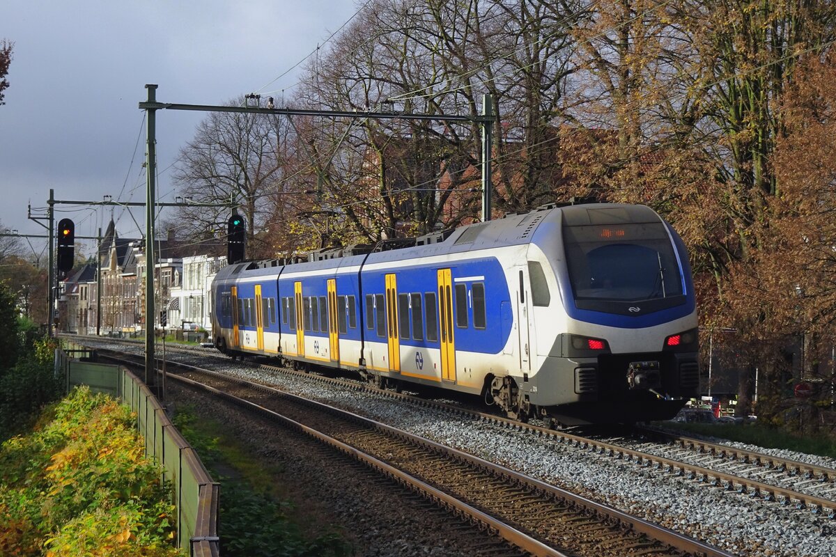 NS 2214 leaves Arnhem-Velperpoort on 13 November 2021.