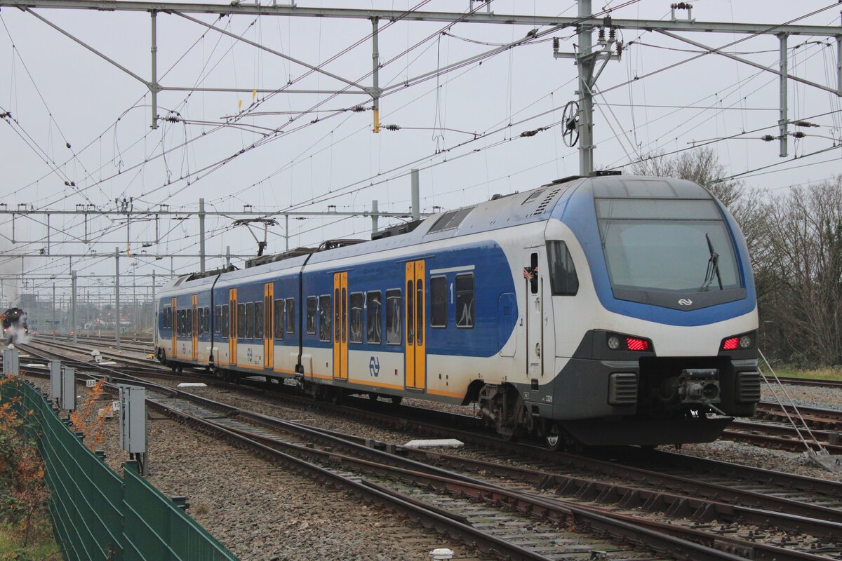 NS 2229 enters Nijmegen on 16 December 2023 as regional service to Wijchen.