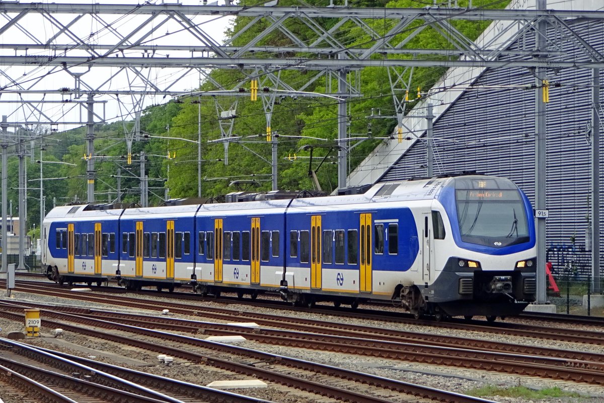 NS 2510 enters Arnhem Centraal on 10 May 2019.