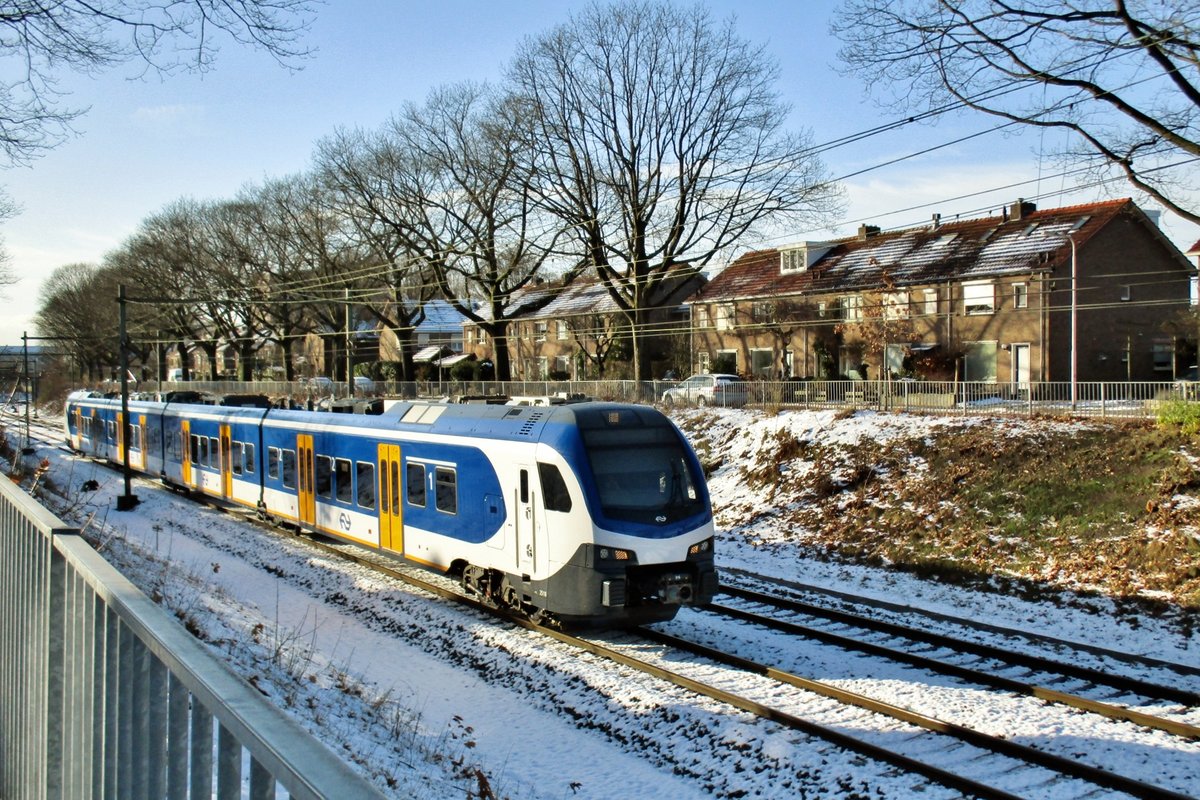 NS 2518 passes through Nijmegen-Goffert on 13 January 2017.