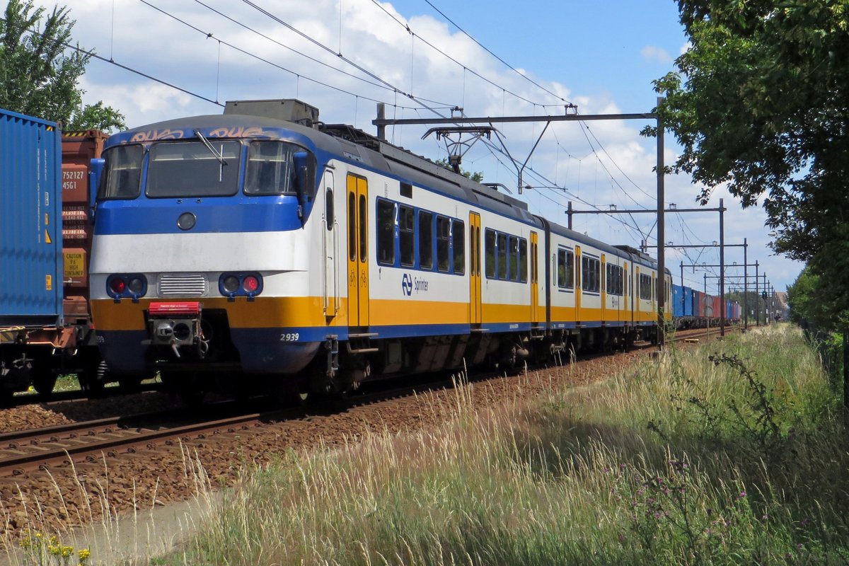 NS 2939 passes through Wijchen on 7 July 2020.